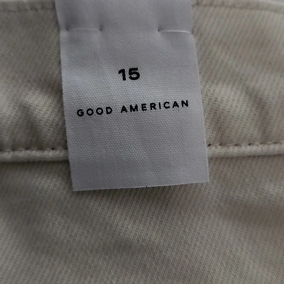 Good American 90s Women's Size 15 Shorts With Frayed Cuff NWT - Picture 6 of 7